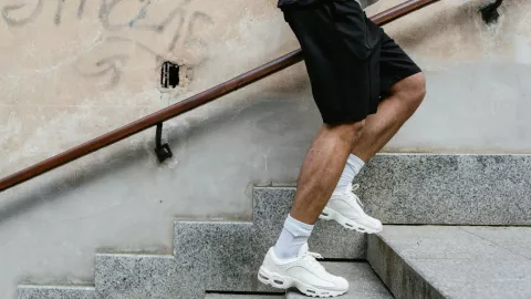 ¿Qué actividad aporta los mismos beneficios que caminar 10 mil pasos diarios?