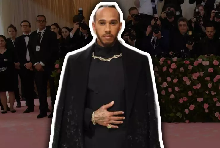 Met Gala_ 3 de los outfits más icónicos de Lewis Hamilton, piloto de la Fórmula 1.jpg
