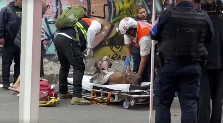 Fuerte incendio deja a un hombre gravemente quemado en Tepito.