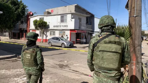 Matan a hombre afuera de tienda en Los Álamos y a plena luz del día
