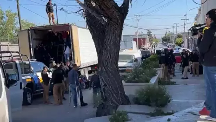 Aseguran trailer 200 migrantes en Coahuila