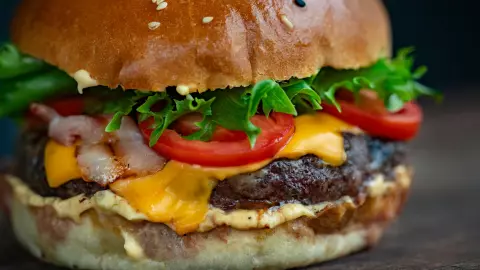 HAMBURGUESA_PEXELS_Valeria Boltneva