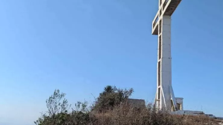 Hombre murió en pleno ascenso al cerro Colorado en Tehuacán hoy: Tragedia en festejos de la Santa Cruz