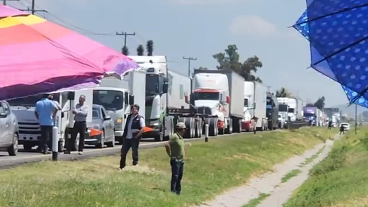 Bloqueo total en Texcoco-Lechería 3 de mayo