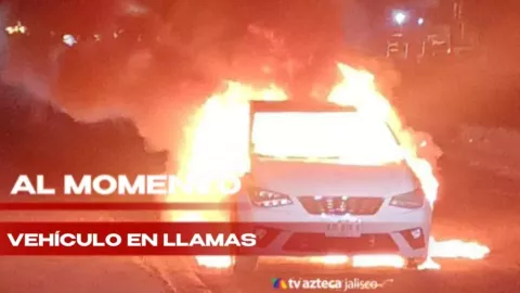 Vehículo en llamas en Guadalajara