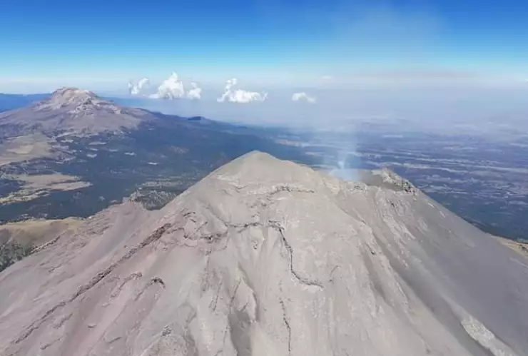De acuerdo con los protocolos de Protección Civil, se lleva a cabo la revisión de los caminos en las localidades cercanas al Popocatépetl y se atienden las solicitudes ciudadanas.