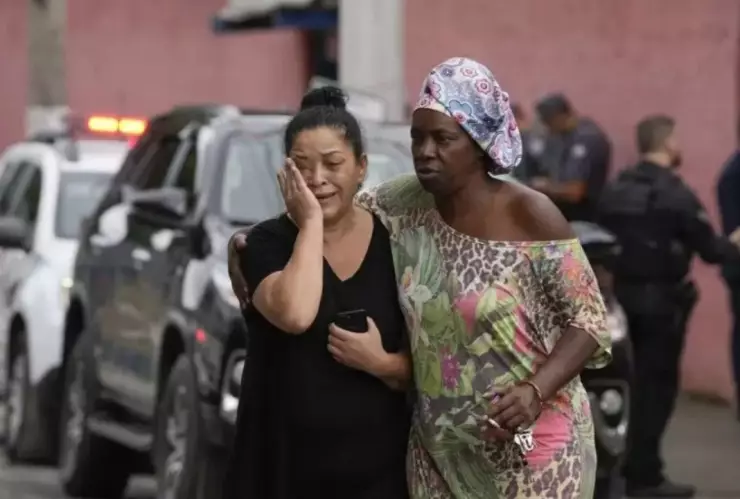 Adolescente de 13 años mata a su maestra en brasil