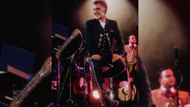 ¡Qué cambio! Alejandro Fernández estrena look con uñas largas y sorprende a todos