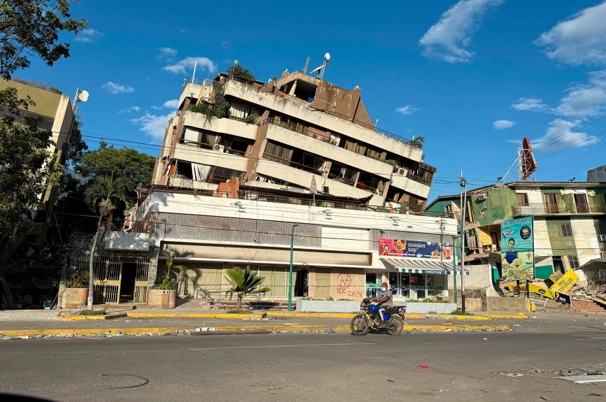 daños_edificio_La_Guaira_sismos_Venezuela_2