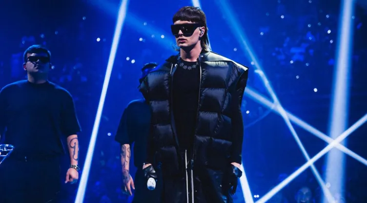 Este es el millonario outfit que Peso Pluma utilizó en los MTV Video Music Awards 2023