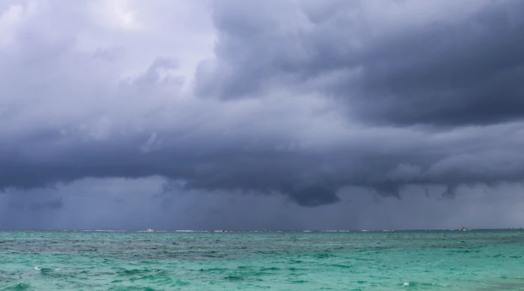 Clima afecta playas de México esta Semana Santa 2026