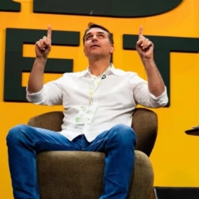 flavio-bolsonaro-debera-entregar-su-pasaporte-y-no-podra-salir-brasil
