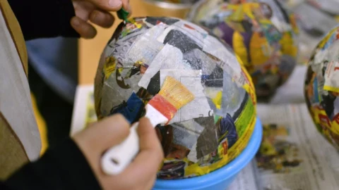 GLOBO CON PAPEL MACHE