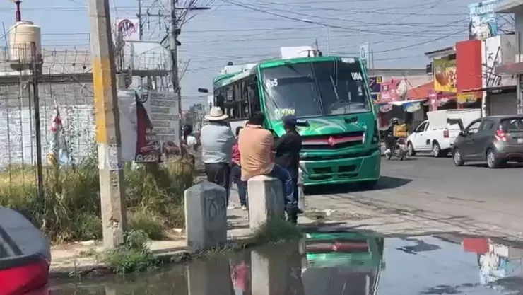 VIDEO: Hombre murió dentro de autobús sobre Avenida Nacional, Puebla hoy; así quedó