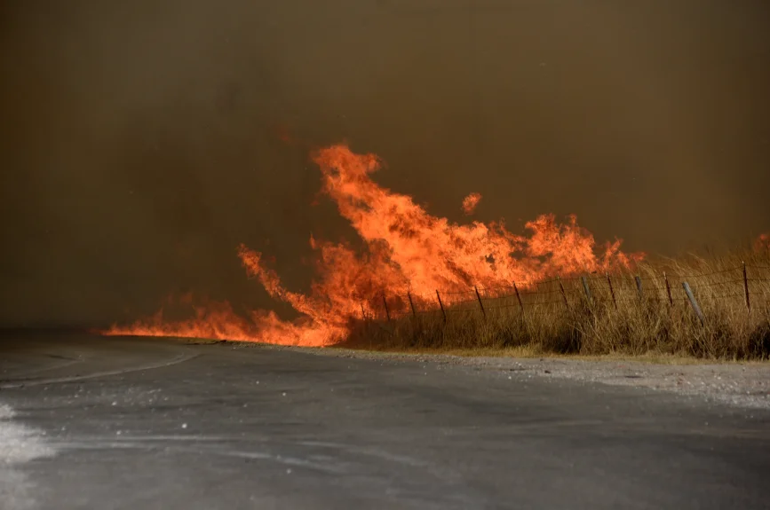 Las zonas aledañas han sido desalojadas y se declaró estado de emergencia.