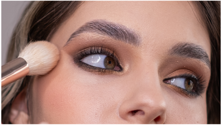 Maquillar ojos caídos y pequeños