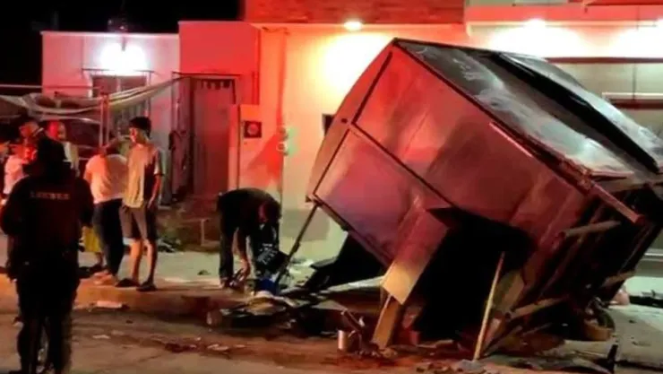 Así conductor ebrio chocó contra puesto de tacos en Tehuacán; fue detenido