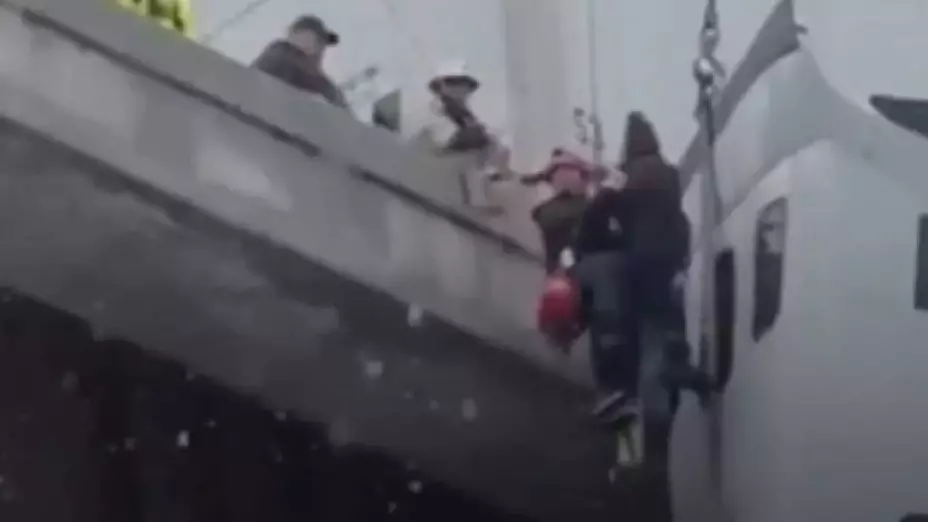 Tráiler derrapa.jpg