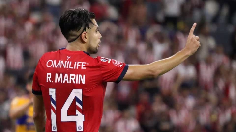Ricardo Marín con el 14 de Chivas