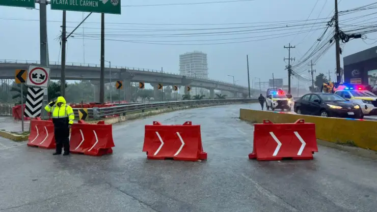 Tráfico por cierres viales en Cancún HOY 30 de septiembre.jpg