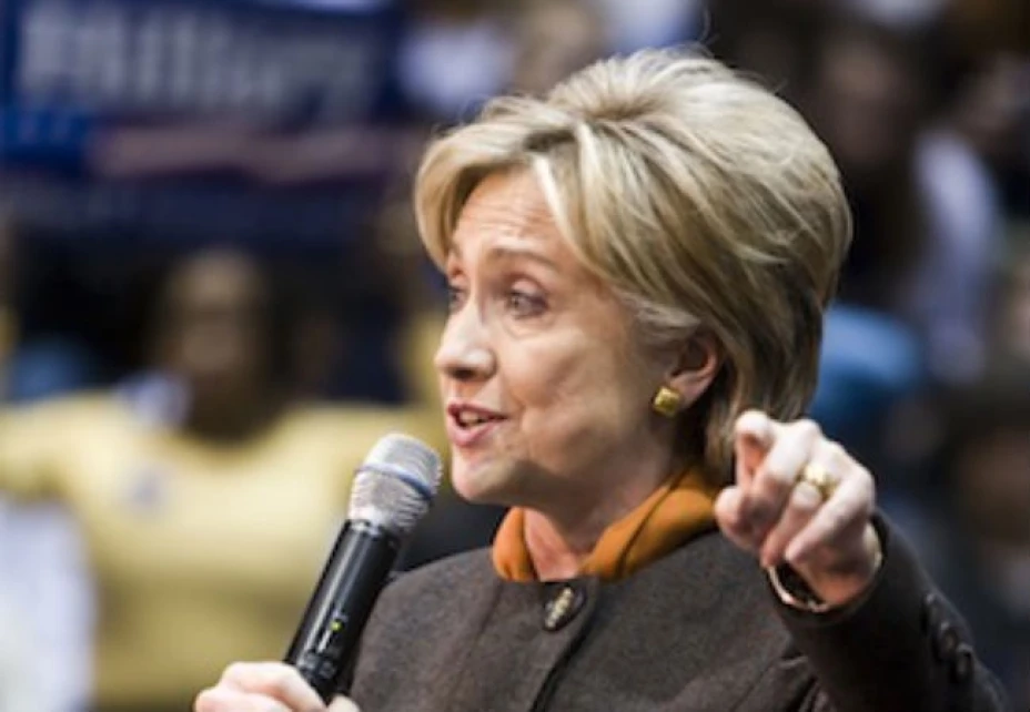 La ex secretaria de Estado, Hillary Clinton, declaró que las relaciones de EUA y China se afectaron por la huida de Edward Snowden de Hong Kong