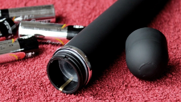 hombre muere electrocutado dildo