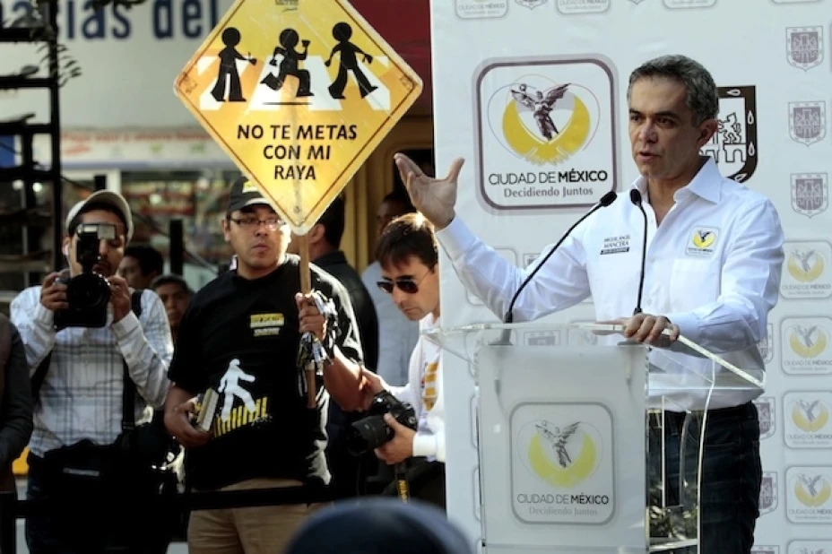 El jefe de Gobierno capitalino, Miguel Ángel Mancera, dijo que la reforma energética debe surgir a partir del debate de las diversas propuestas