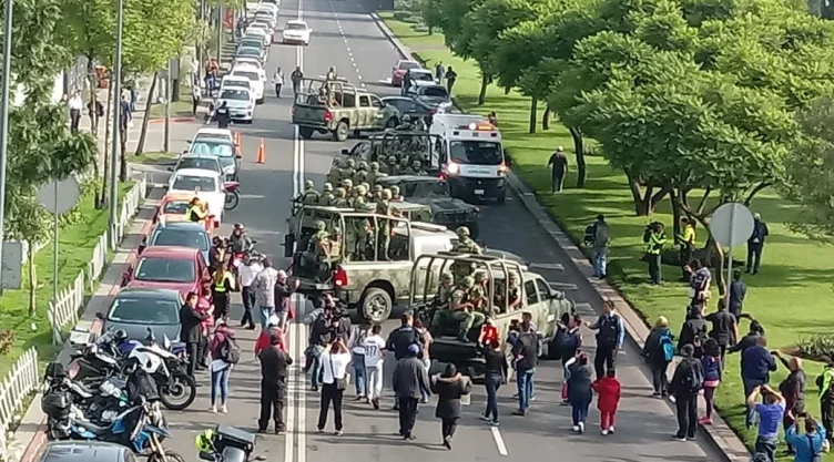 Tensa llegada del Ejército a la Policía Federal