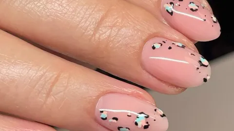 uñas de animal print elegantes mujeres de 40