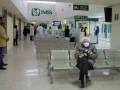 Aún sigue esperando turno.