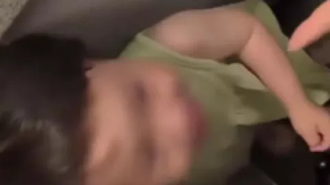 Niña es encerrada en baño de avión por dos pasajera