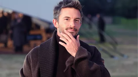 Jonathan Bailey, estrella de Los Bridgerton, es el hombre más sexy del 2025 según People