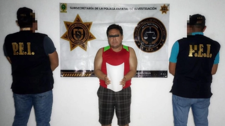 Detienen a hombre por fraude millonario en Mérida, Yucatán: Engañó a su amigo con joyas y diamantes falsos. En la imagen se observa a Kleiver “N” alias “Cleybert D. A.”, de 48 años, originario de Mérida, Yucatán, de oficio comerciante y que hizo un fraude más de un millón de pesos contra un ‘amigo’.