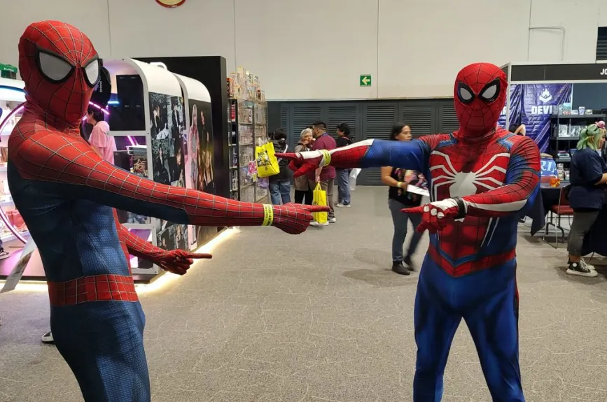 A medida que la convención avanzaba, era evidente que el cosplay era mucho más que un disfraz: era una forma de arte.