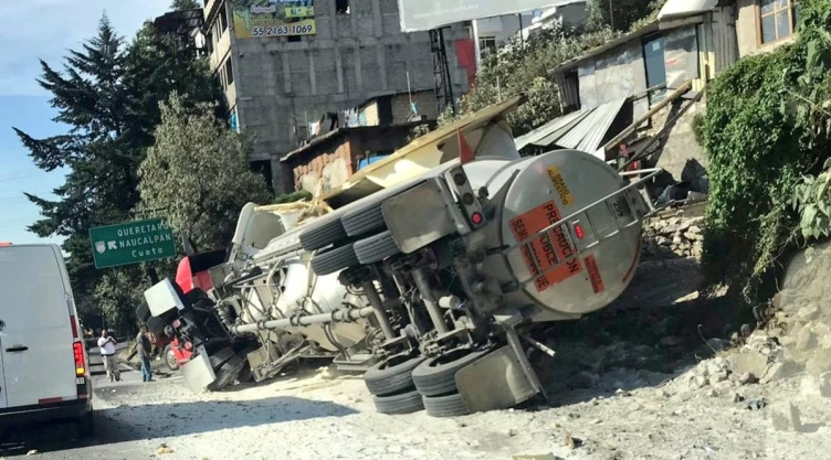 mexico_toluca_volcadura.jpg
