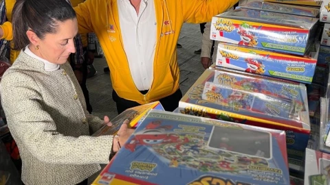 Claudia Sheinbaum dona al Juguetón de TV Azteca en nombre funcionarios de la CDMX