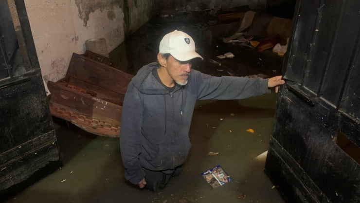 Coladeras se desbordan e inundan colonia en Álvaro Obregón