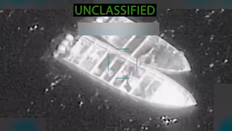 Captura de pantalla de ataque de EU contra narcolancha en el océano Pacífico el 27 de octubre de 2025.