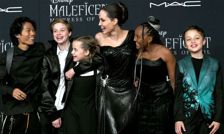 angelina jolie y sus hijos.jpg