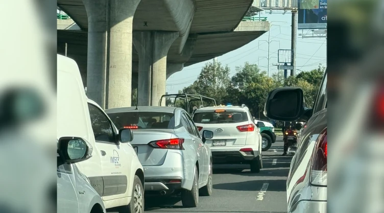 Hombre es encontrado muerto en coladera sobre Periférico.