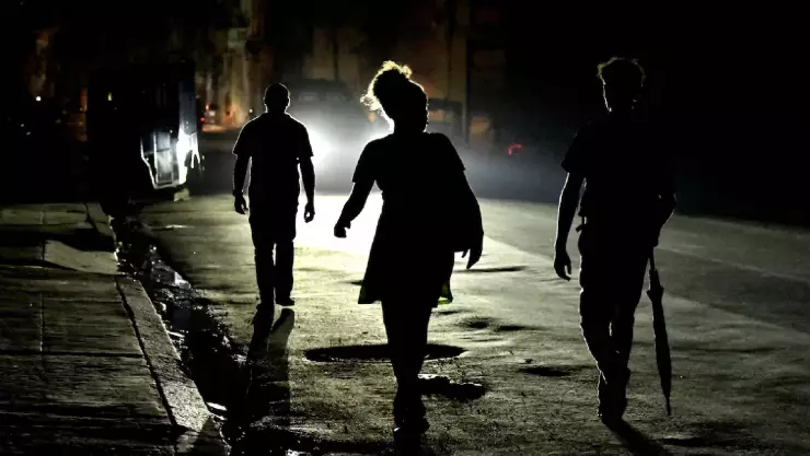 Cuba restablece el servicio eléctrico después de 24 horas de apagón.jpg