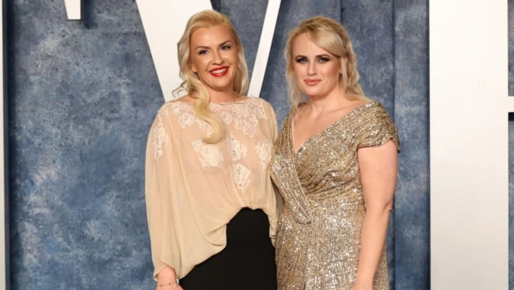 Rebel Wilson se casa con Ramona Agruma en boda secreta en Italia