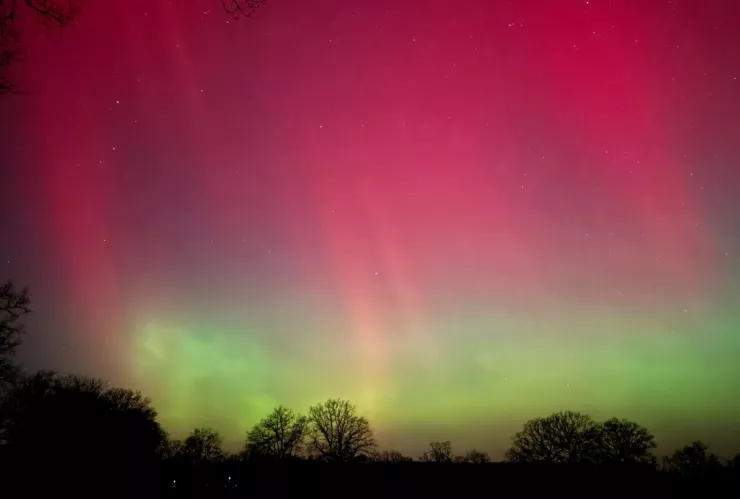 Auroras boreales tiñen de verde y rojo el cielo de varios países