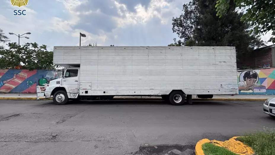 Mujer muere atropellada por camión de mudanzas en Ermita Iztapalapa