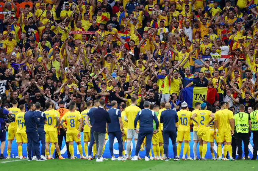 Rumania se despide de su afición.jpg
