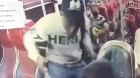 Asalto de autobús termina con una mujer fallecida