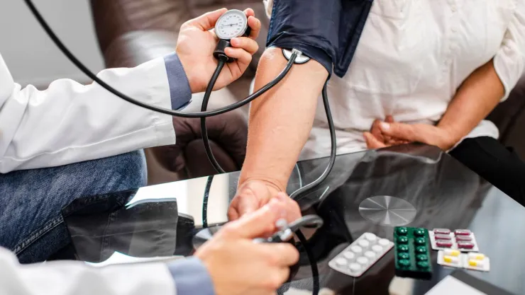 FDA retira medicamento para presión arterial por presencia de químico cancerígeno