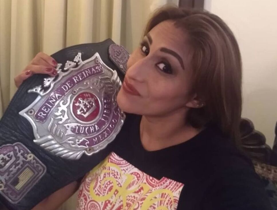 Luchadora faby apache