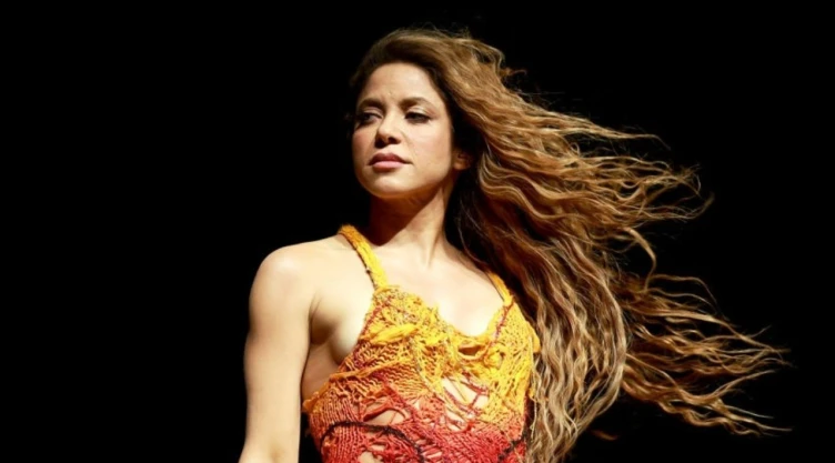Shakira celebra su soltería con su canción soltera