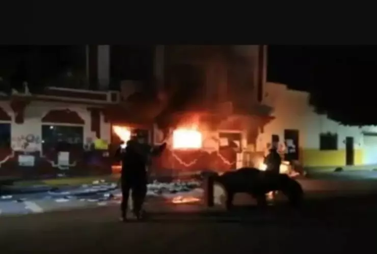 Incendian palacio municipal por muerte de doctora Beatriz Hernández